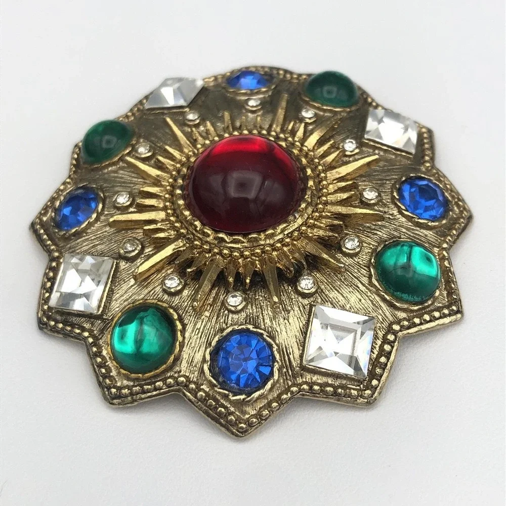 SPHINX vintage brooch